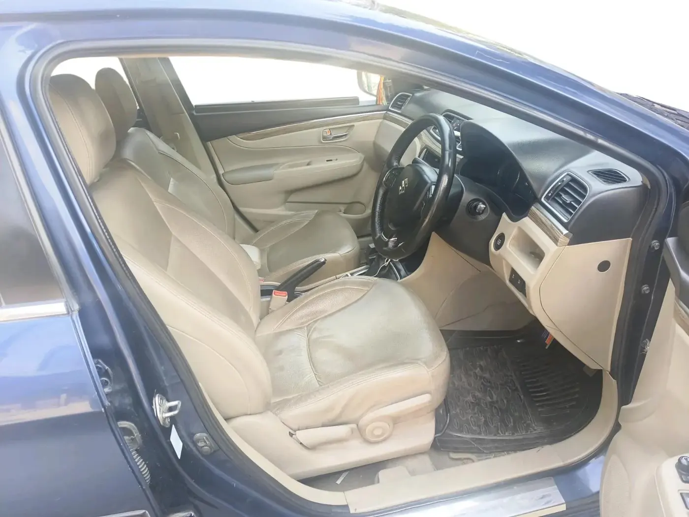 2019 Maruti Ciaz ALPHA  AT 1.5 SHVS PETROL, Petrol, Automatic, 76,739 km, interior
