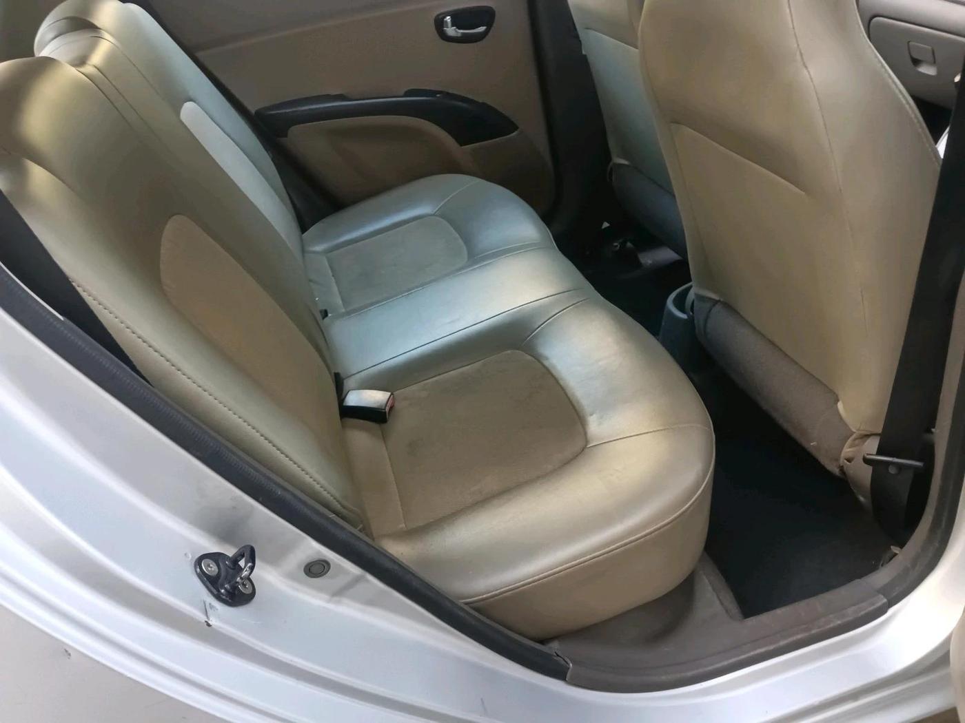2011 Hyundai i10 MAGNA 1.2, Petrol, Manual, 82,575 km, interior