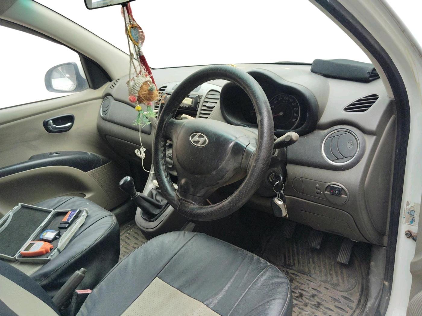 2011 Hyundai i10 MAGNA 1.2, CNG, Manual, 93,478 km, interior