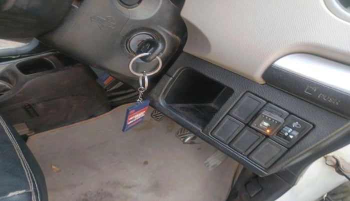 2013 Maruti Wagon R 1.0 LXI, CNG, Manual, 1,01,895 km, interior