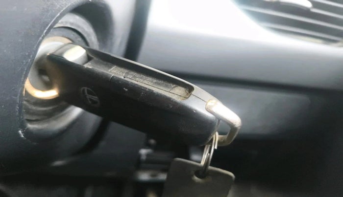 2022 Tata NEXON XM SUNROOF PETROL, Petrol, Manual, 48,333 km, interior