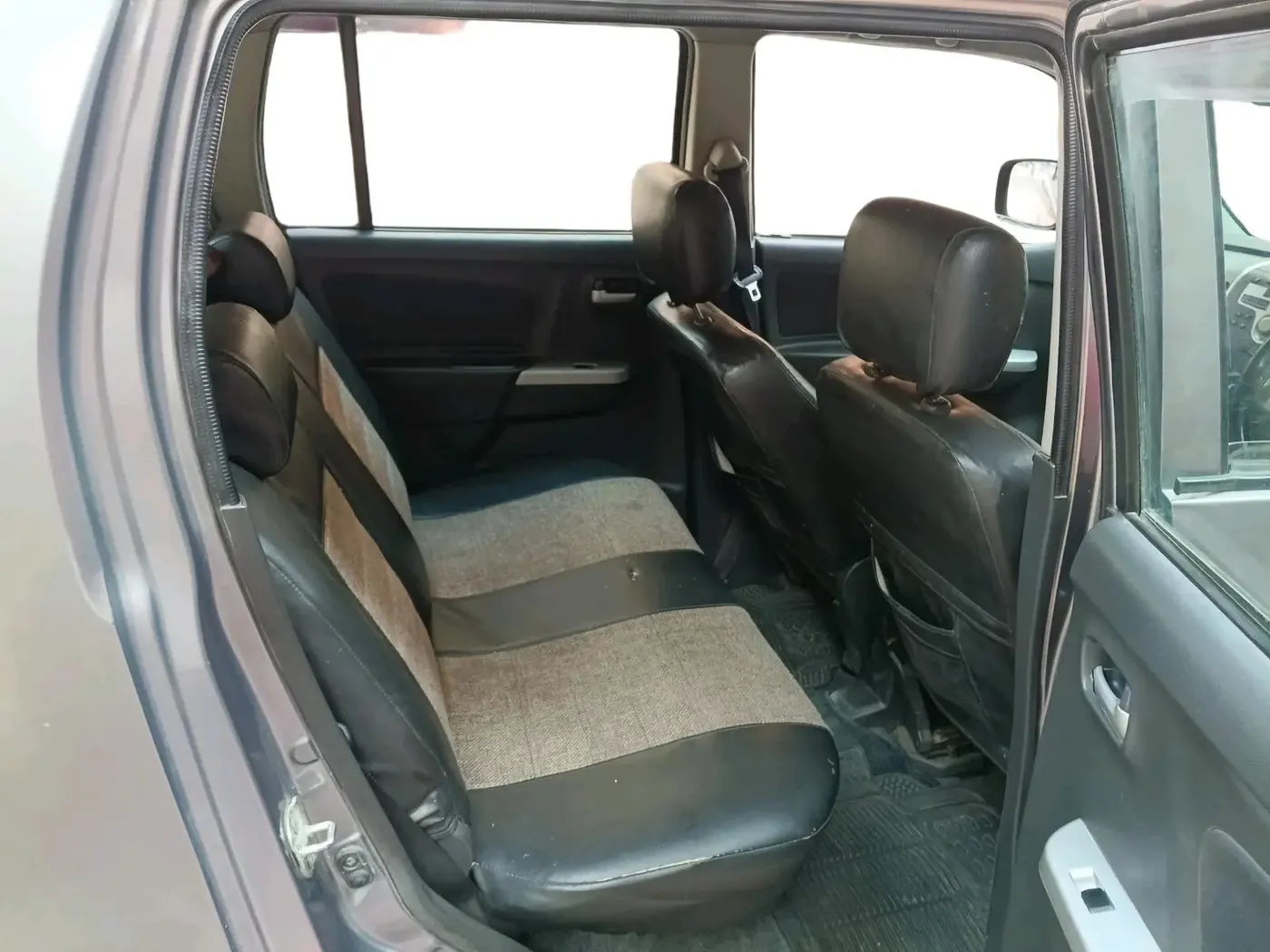 2011 Maruti Wagon R 1.0 VXI, Petrol, Manual, 61,690 km, interior