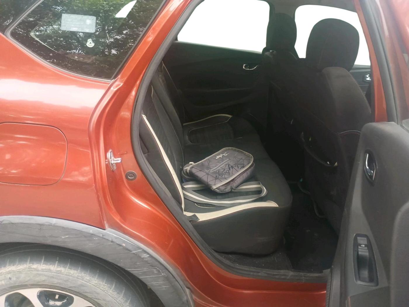 2017 Renault Captur RXT DIESEL, Diesel, Manual, 1,43,975 km, interior