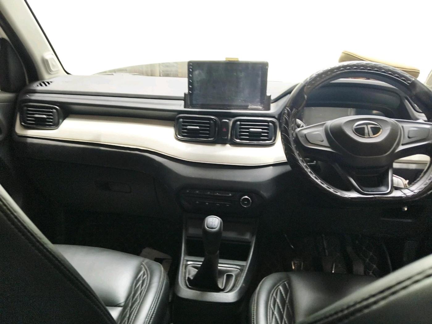 2024 Tata PUNCH PURE MT CNG, CNG, Manual, 30,991 km, interior