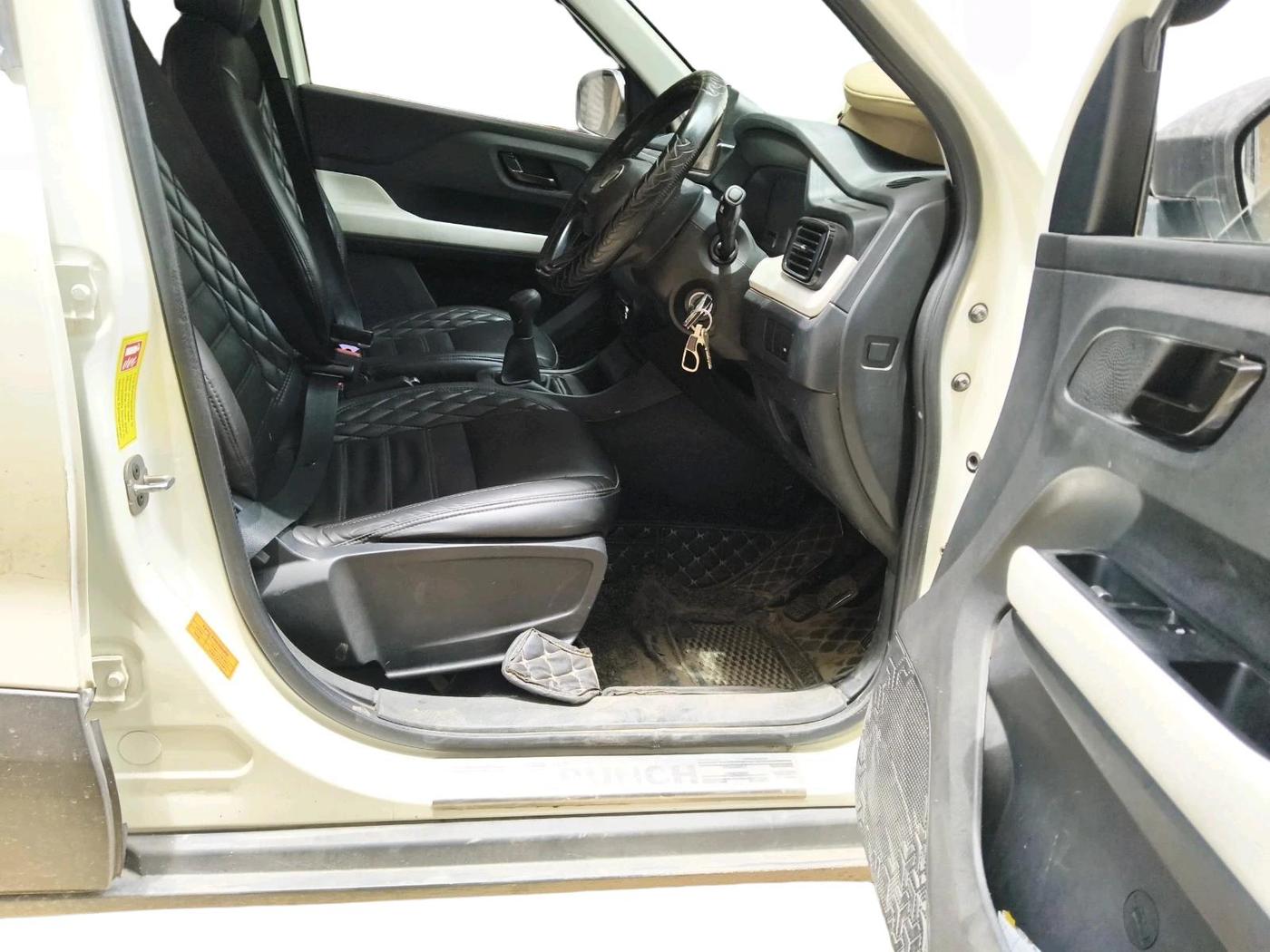 2024 Tata PUNCH PURE MT CNG, CNG, Manual, 30,991 km, interior