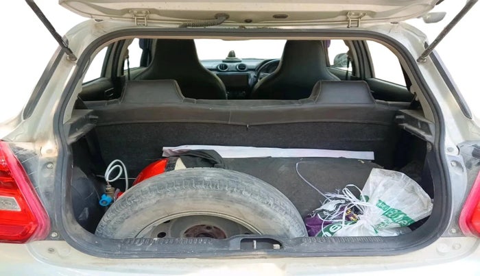 2019 Maruti Swift LXI, CNG, Manual, 62,756 km, exterior