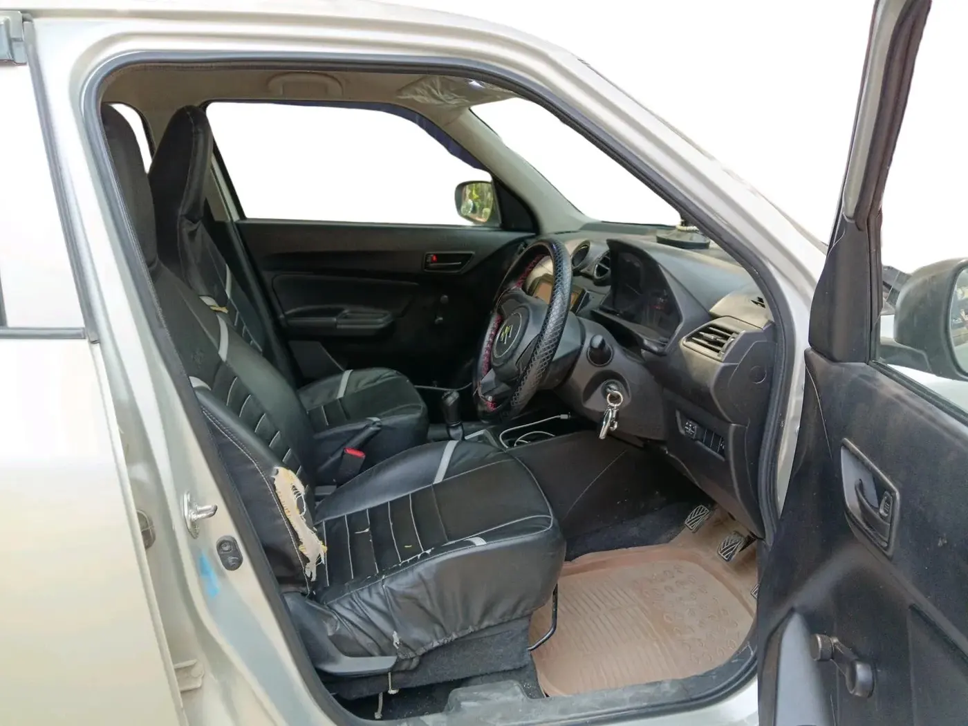 2019 Maruti Swift LXI, CNG, Manual, 62,756 km, interior