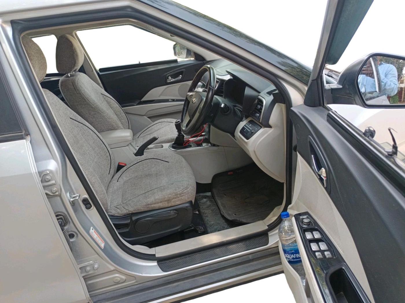 2019 Mahindra XUV300 W8 1.2 PETROL, Petrol, Manual, 1,07,253 km, interior