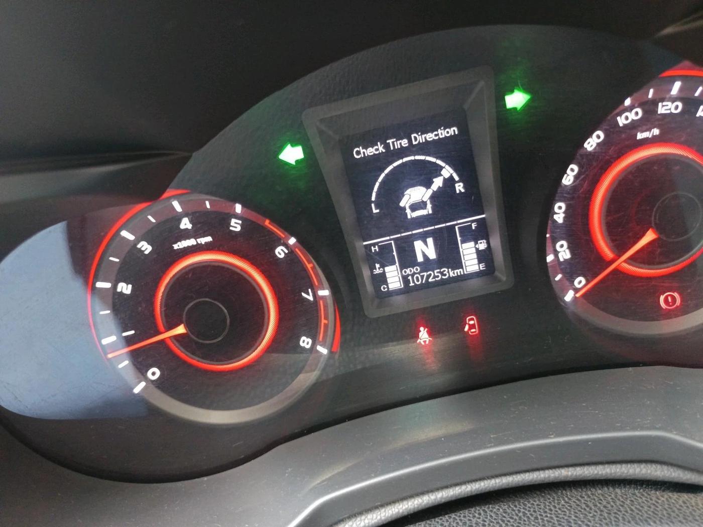 2019 Mahindra XUV300 W8 1.2 PETROL, Petrol, Manual, 1,07,253 km, interior