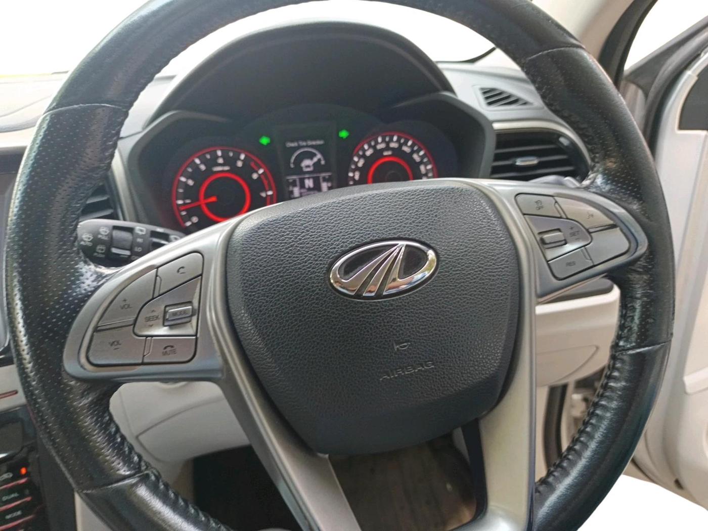2019 Mahindra XUV300 W8 1.2 PETROL, Petrol, Manual, 1,07,253 km, interior