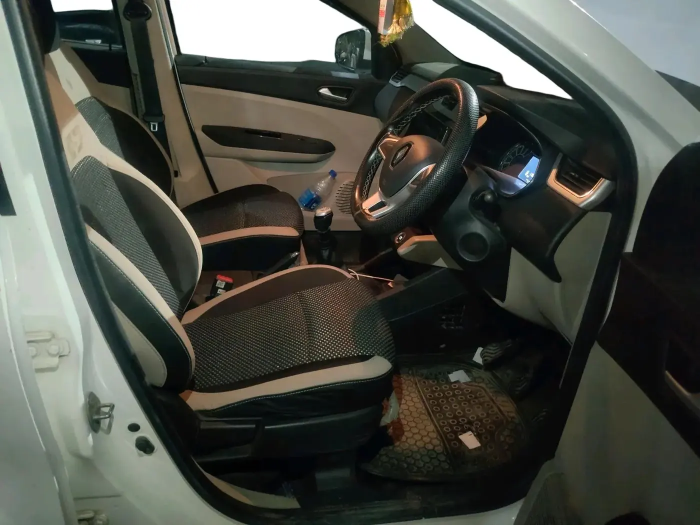 2020 Renault TRIBER RXZ, Petrol, Manual, 1,13,384 km, interior
