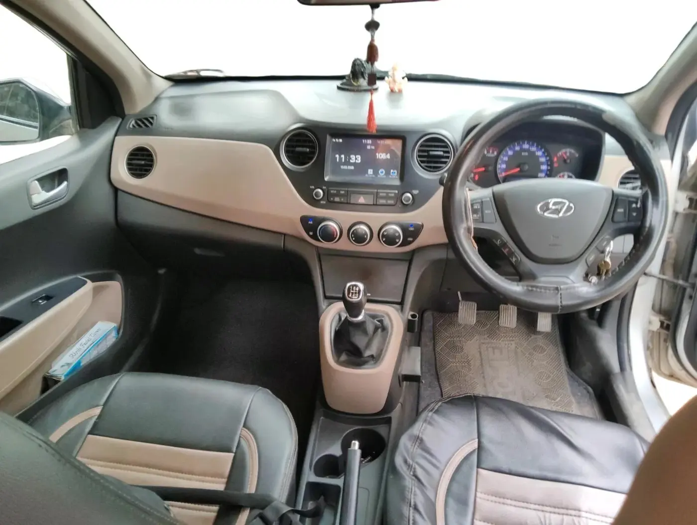 2017 Hyundai Xcent SX 1.2, Petrol, Manual, 38,065 km, interior