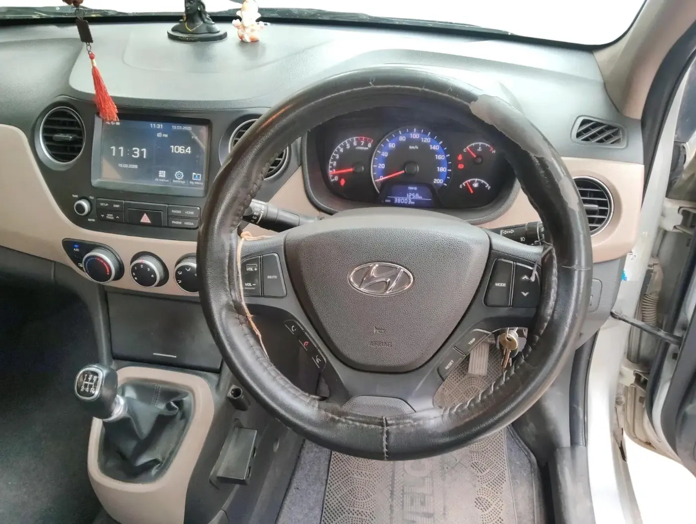 2017 Hyundai Xcent SX 1.2, Petrol, Manual, 38,065 km, interior