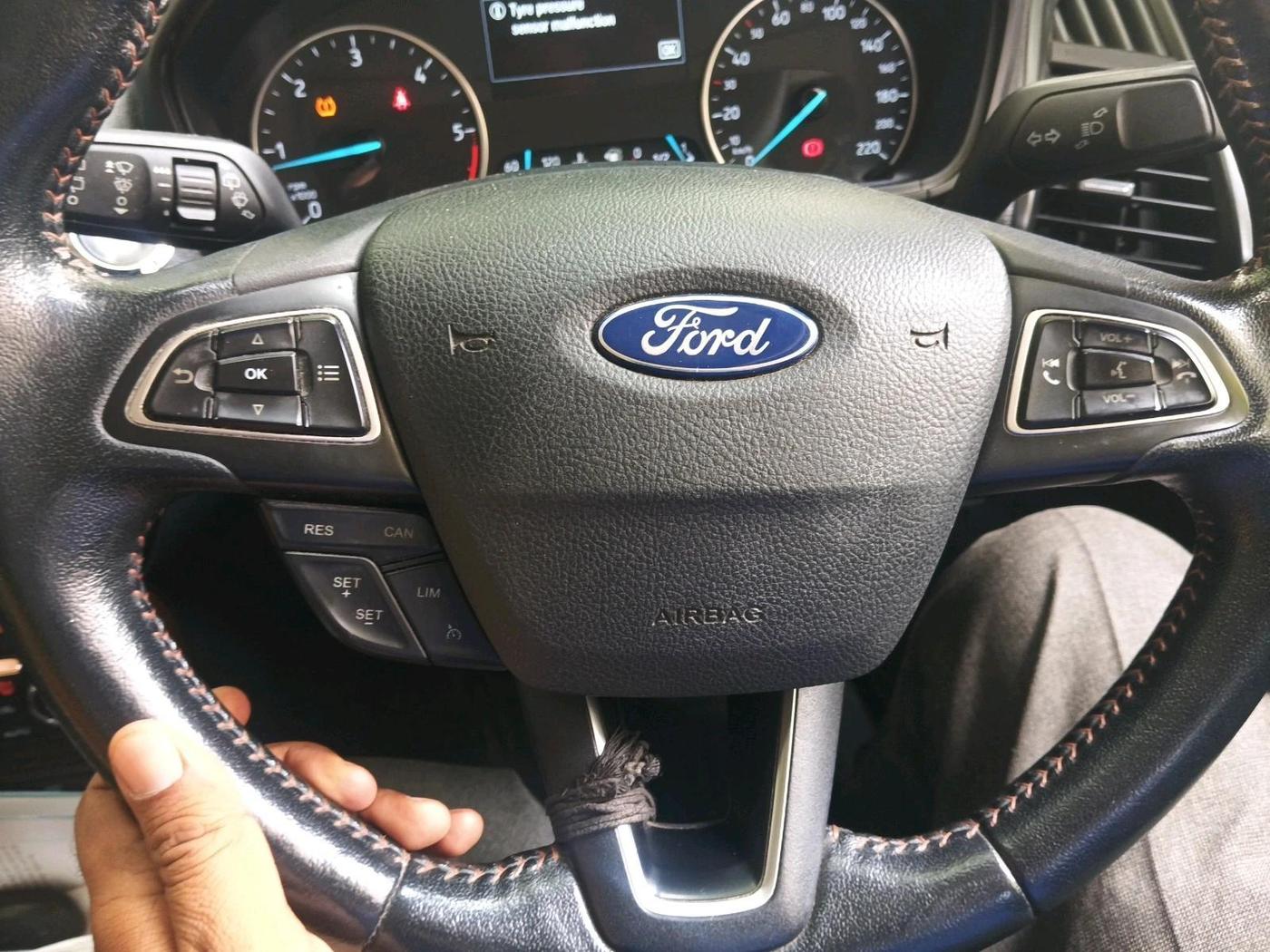 2019 Ford Ecosport TITANIUM 1.5L SPORTS(SUNROOF) DIESEL, Diesel, Manual, 1,01,218 km, interior