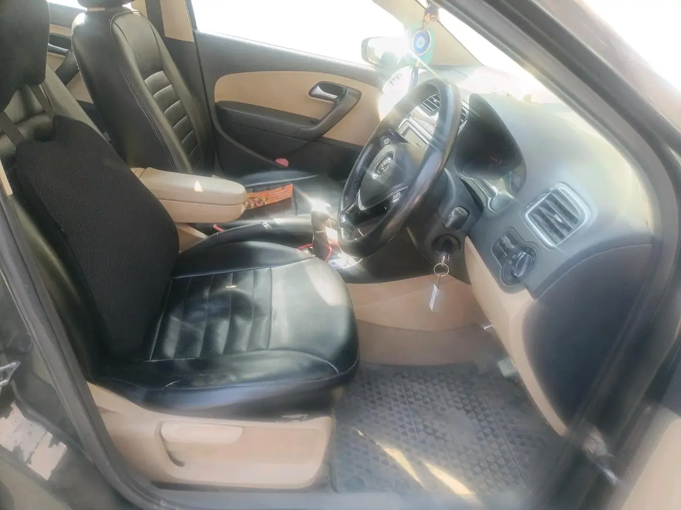 2018 Volkswagen Ameo HIGHLINE PLUS 1.5L AT 16 ALLOY, Diesel, Automatic, 1,74,864 km, interior