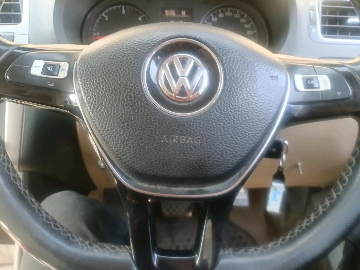 2018 Volkswagen Ameo HIGHLINE PLUS 1.5L AT 16 ALLOY, Diesel, Automatic, 1,74,864 km, interior