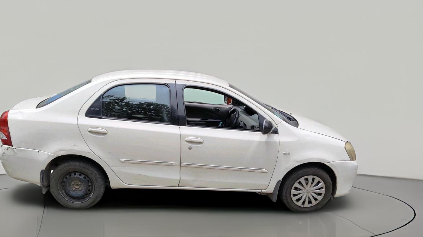 2011 Toyota Etios G, CNG, Manual, 1,05,595 km, exterior