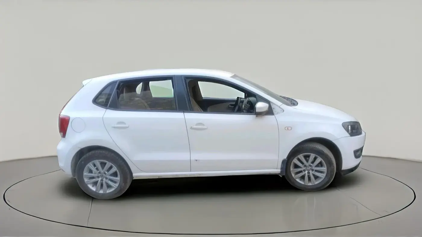 2013 Volkswagen Polo HIGHLINE1.2L, CNG, Manual, 1,21,181 km, exterior