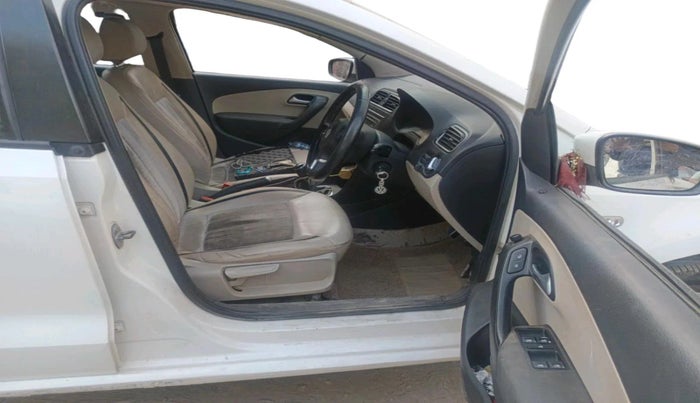 2013 Volkswagen Polo HIGHLINE1.2L, CNG, Manual, 1,21,181 km, interior