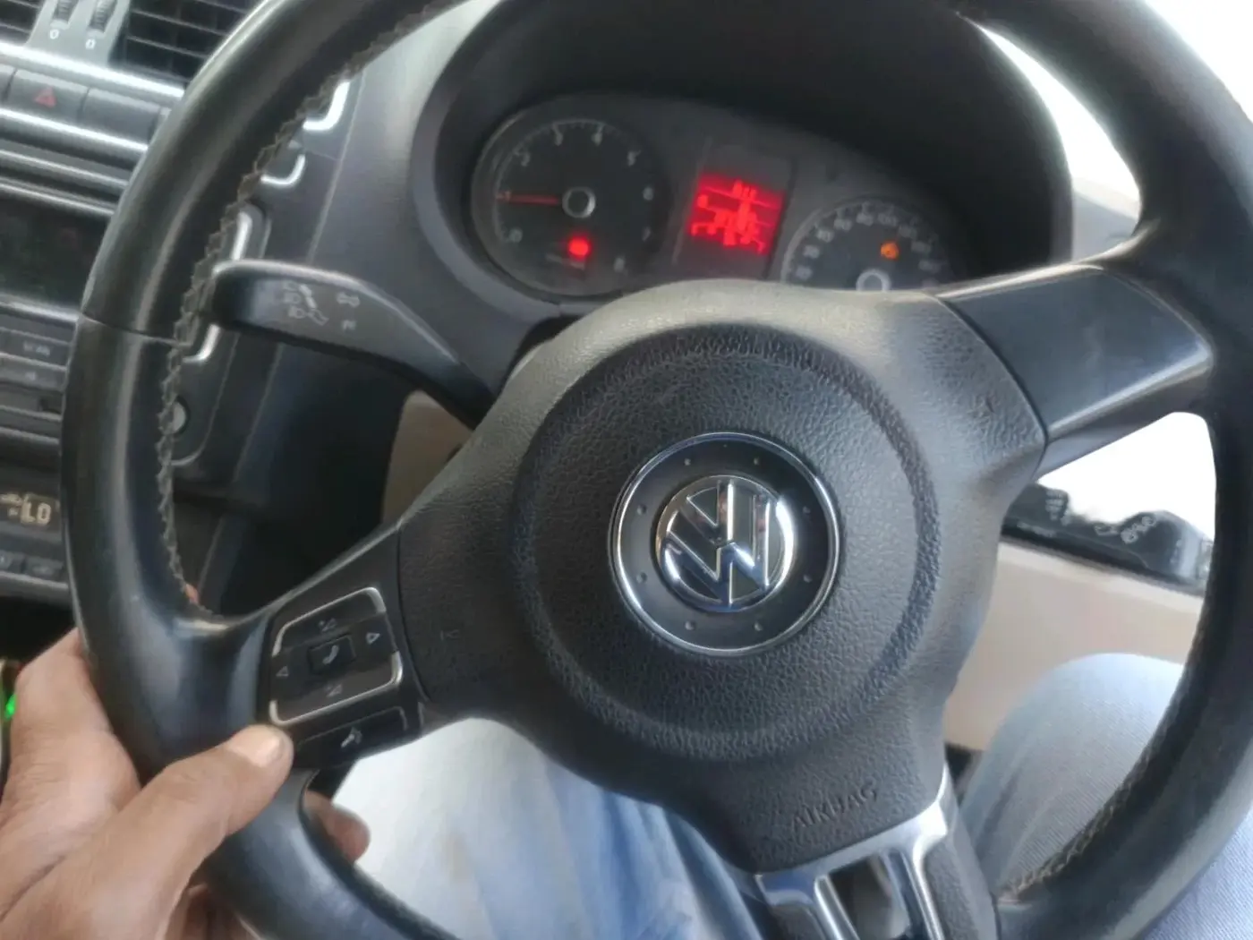 2013 Volkswagen Polo HIGHLINE1.2L, CNG, Manual, 1,21,181 km, interior