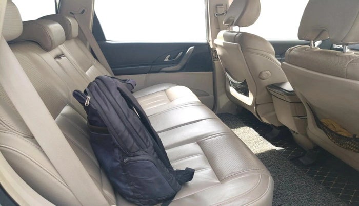 2016 Mahindra XUV500 W8 1.99, Diesel, Manual, 61,668 km, interior