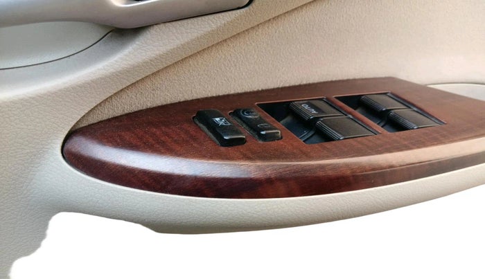 2011 Toyota Corolla Altis G PETROL, Petrol, Manual, 1,24,736 km, interior