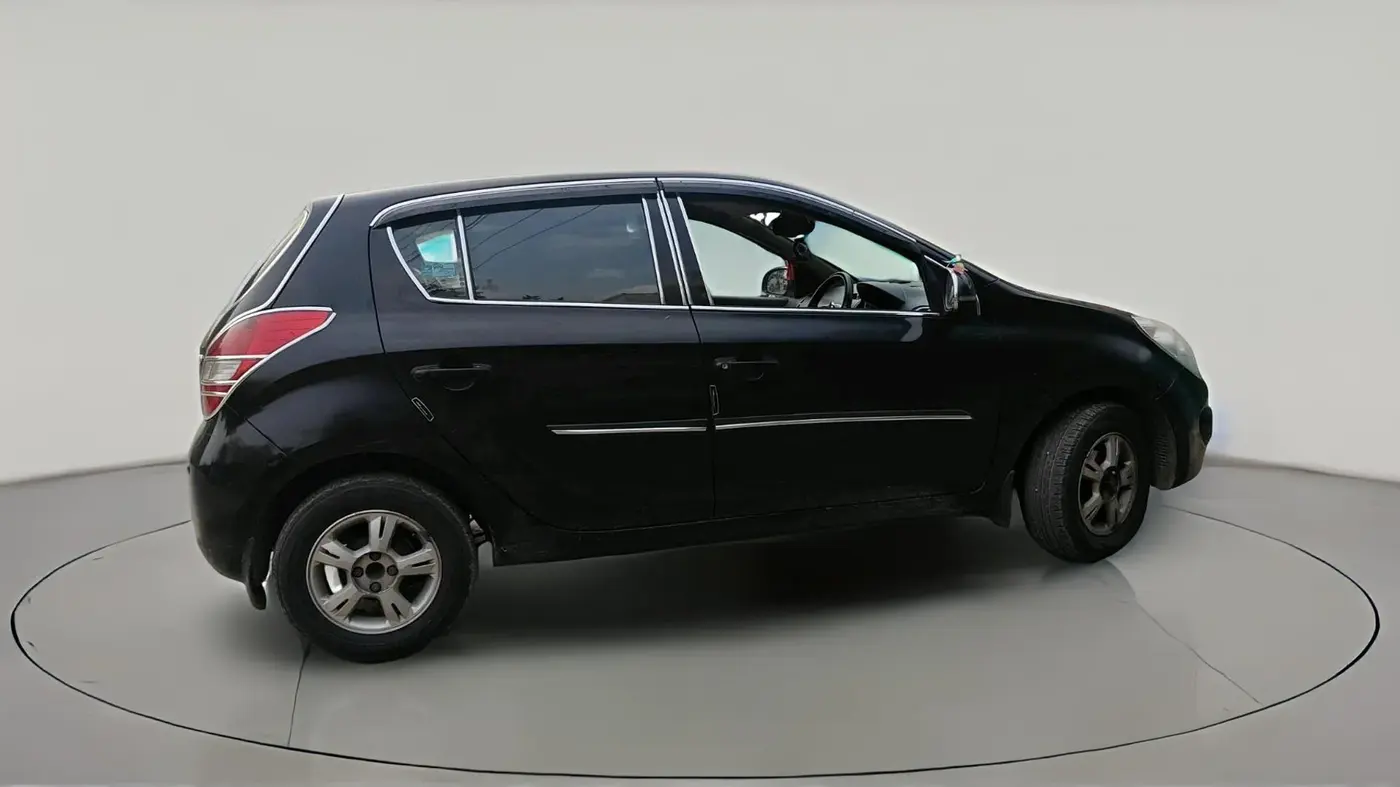 2011 Hyundai i20 SPORTZ 1.2, CNG, Manual, 1,44,564 km, exterior