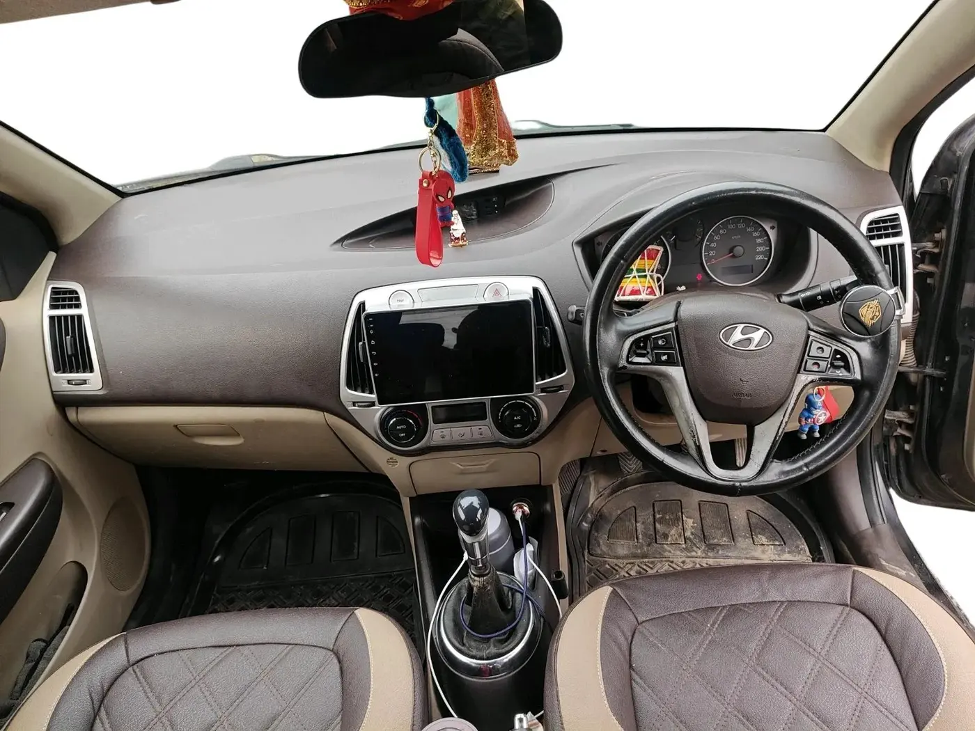 2011 Hyundai i20 SPORTZ 1.2, CNG, Manual, 1,44,564 km, interior