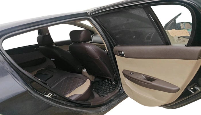 2011 Hyundai i20 SPORTZ 1.2, CNG, Manual, 1,44,564 km, interior