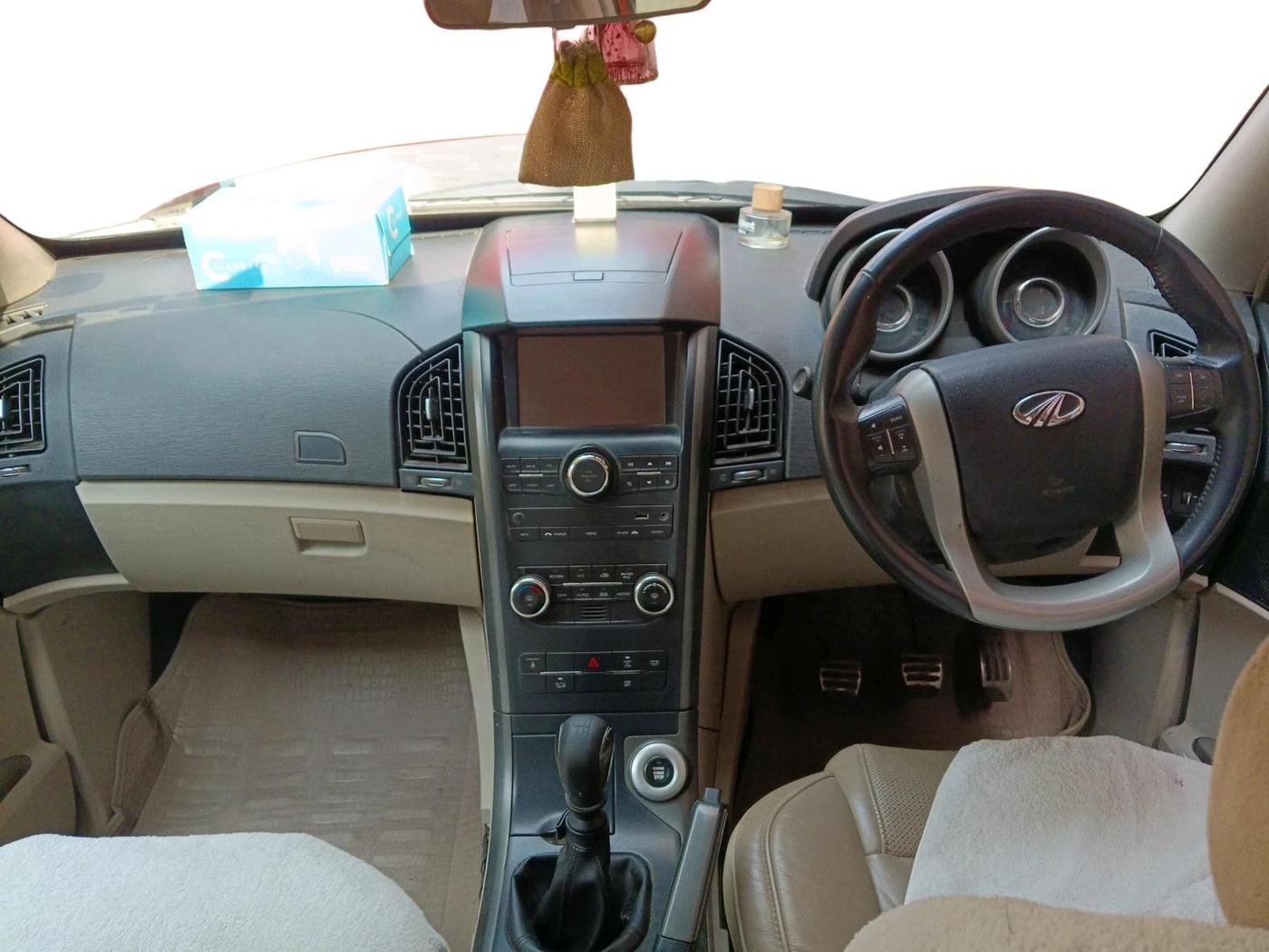 2016 Mahindra XUV500 W10 1.99, Diesel, Manual, 73,767 km, interior