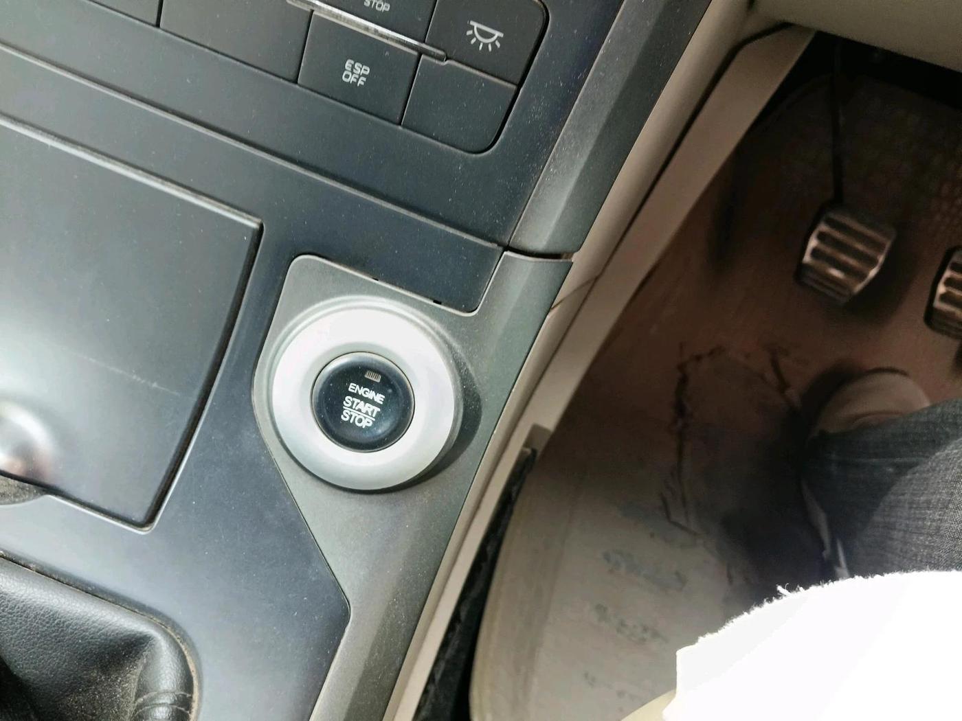 2016 Mahindra XUV500 W10 1.99, Diesel, Manual, 73,767 km, interior