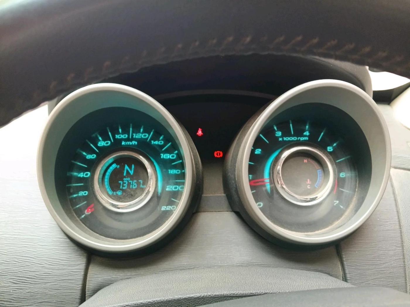 2016 Mahindra XUV500 W10 1.99, Diesel, Manual, 73,767 km, interior