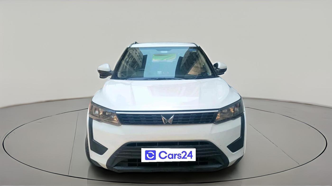 2023 Mahindra XUV300 W4 1.2 PETROL, Petrol, Manual, 23,470 km, exterior