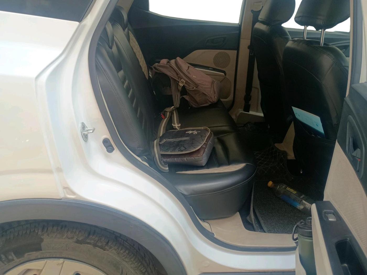 2023 Mahindra XUV300 W4 1.2 PETROL, Petrol, Manual, 23,470 km, interior