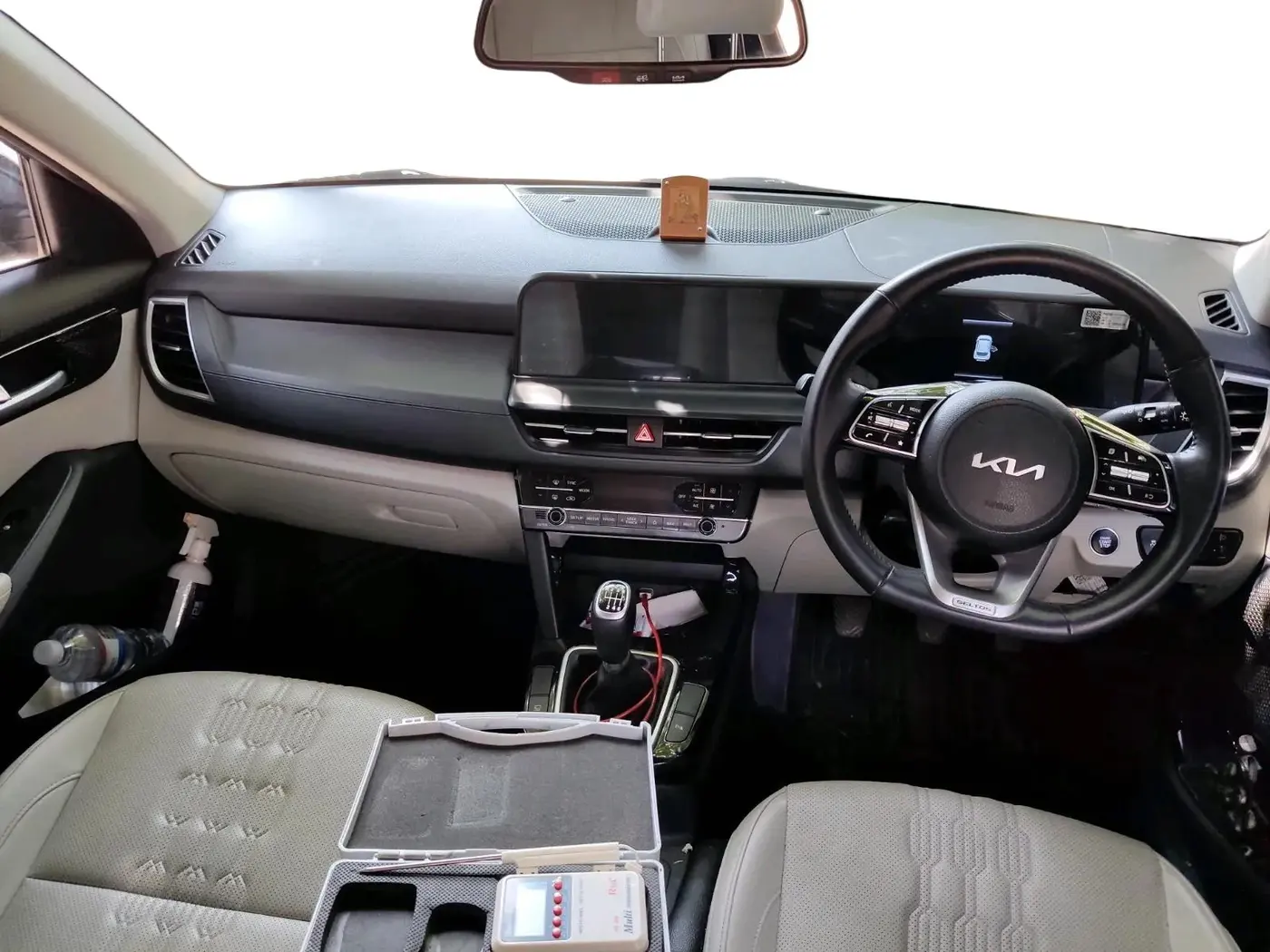 2024 KIA SELTOS  HTX 1.5 PETROL MT, Petrol, Manual, 16,087 km, interior