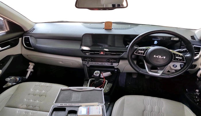 2024 KIA SELTOS  HTX 1.5 PETROL MT, Petrol, Manual, 16,087 km, interior