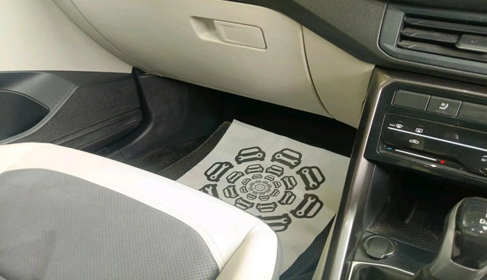 2024 Volkswagen TAIGUN TOPLINE 1.0 TSI AT, Petrol, Automatic, 4,936 km, interior