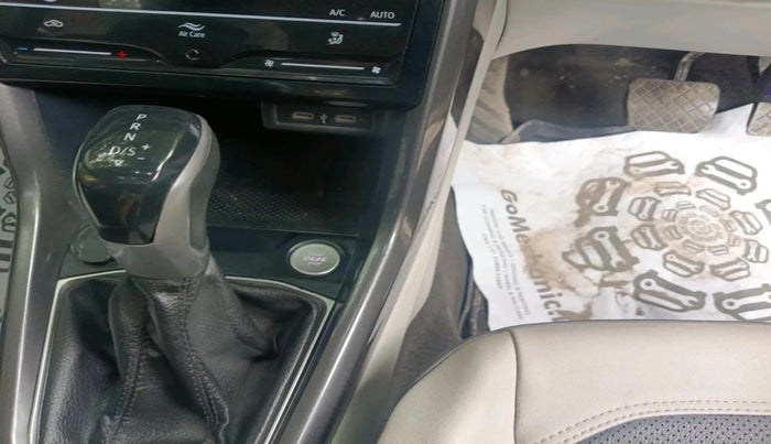 2024 Volkswagen TAIGUN TOPLINE 1.0 TSI AT, Petrol, Automatic, 4,936 km, interior