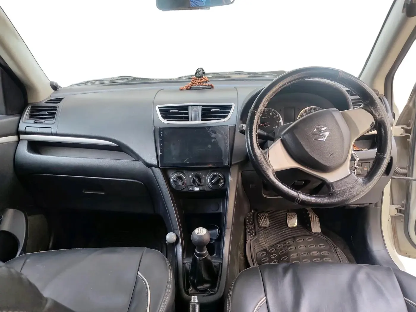 2014 Maruti Swift VXI, CNG, Manual, 1,08,202 km, interior
