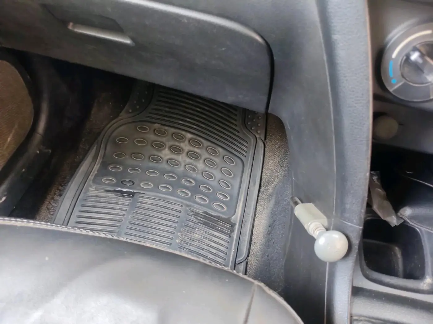 2014 Maruti Swift VXI, CNG, Manual, 1,08,202 km, interior