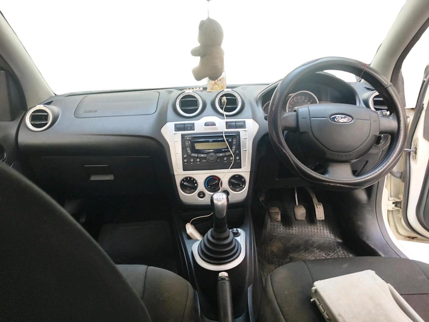 2011 Ford Figo TITANIUM 1.2 PETROL, Petrol, Manual, 74,915 km, interior