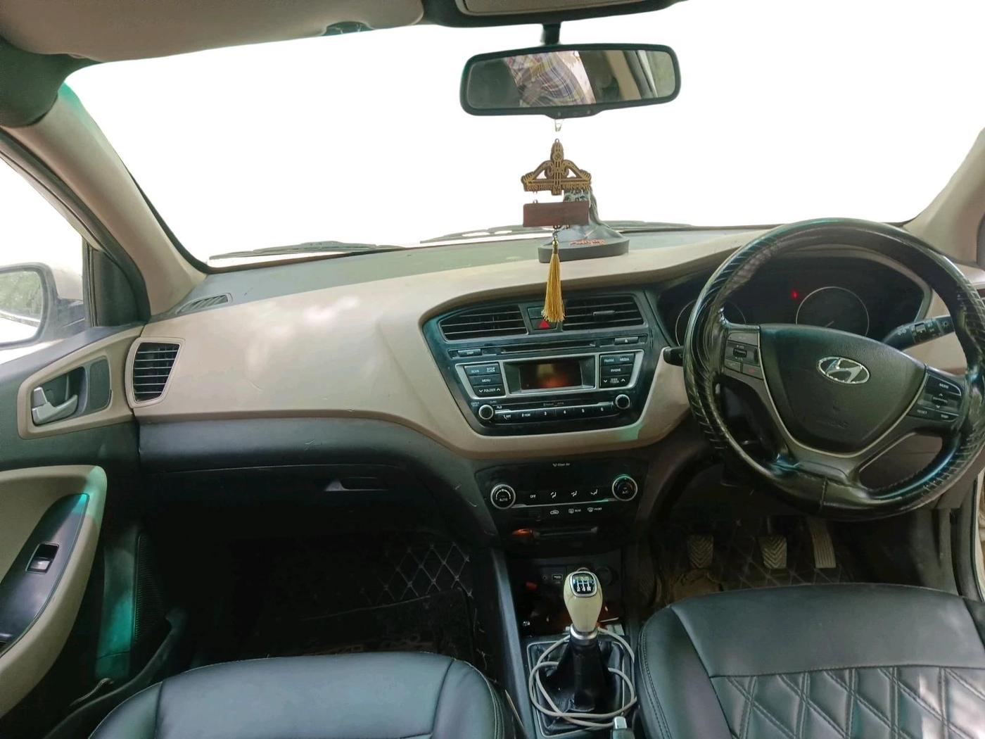 2015 Hyundai Elite i20 SPORTZ 1.2, CNG, Manual, 1,40,611 km, interior