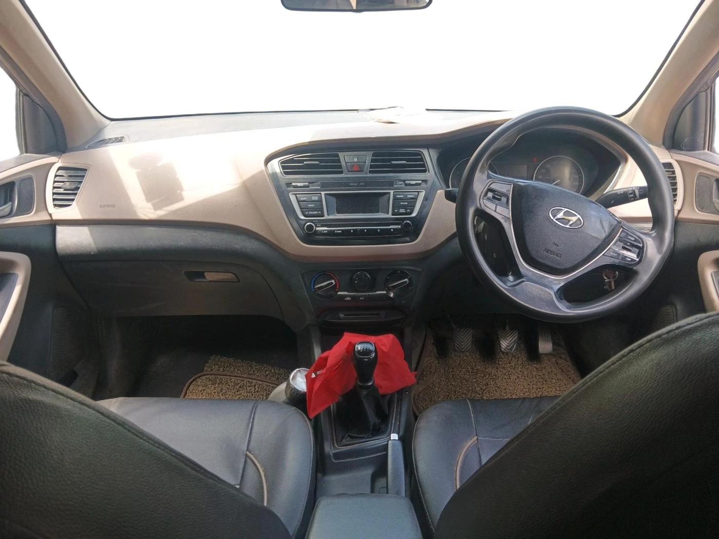 2016 Hyundai Elite i20 MAGNA 1.2, CNG, Manual, 1,28,766 km, interior
