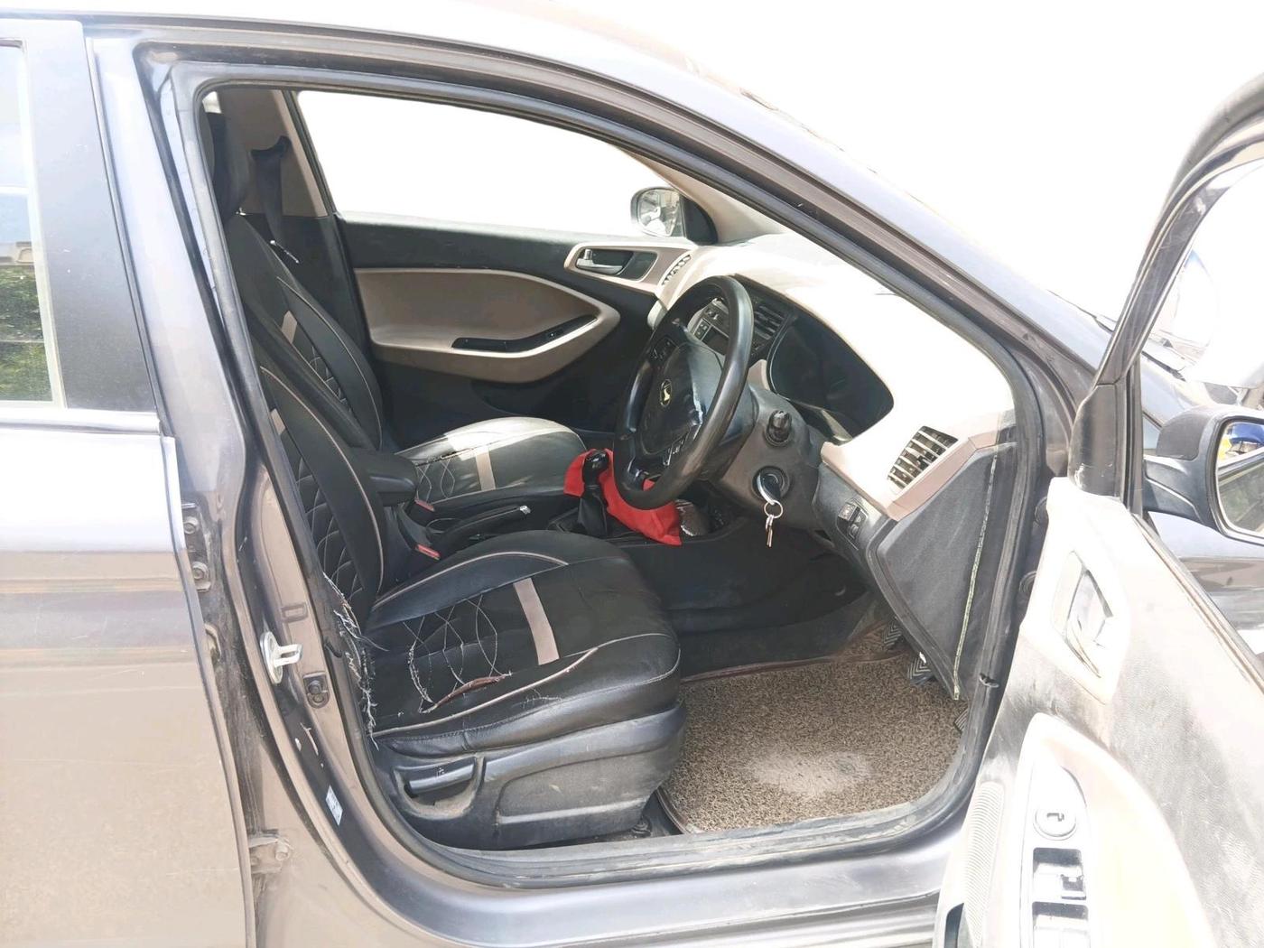 2016 Hyundai Elite i20 MAGNA 1.2, CNG, Manual, 1,28,766 km, interior