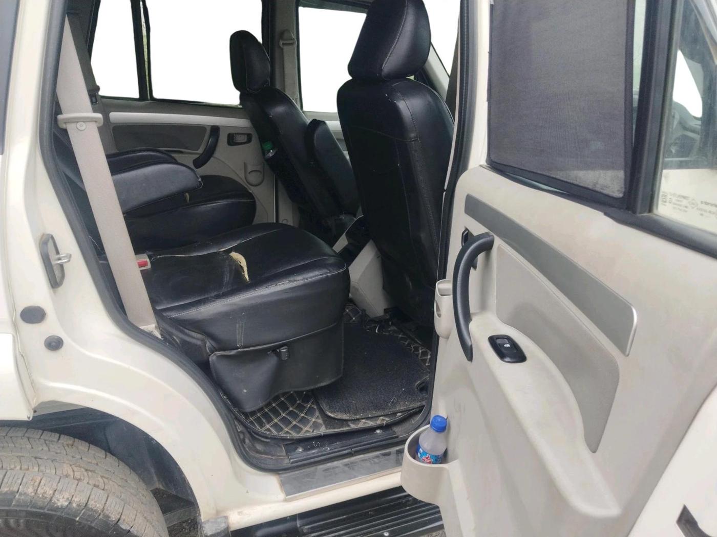 2017 Mahindra Scorpio S10 1.99, Diesel, Manual, 53,912 km, interior