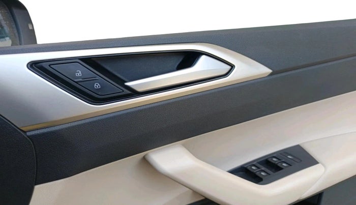 2022 Volkswagen VIRTUS HIGHLINE TSI 1.0 MT, Petrol, Manual, 12,413 km, interior