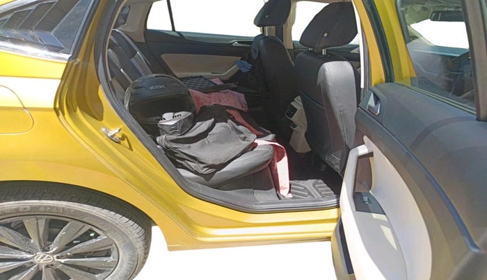 2022 Volkswagen VIRTUS HIGHLINE TSI 1.0 MT, Petrol, Manual, 12,413 km, interior