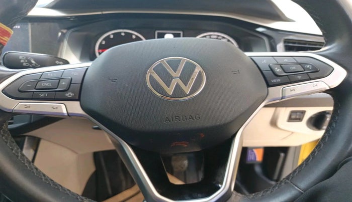2022 Volkswagen VIRTUS HIGHLINE TSI 1.0 MT, Petrol, Manual, 12,413 km, interior