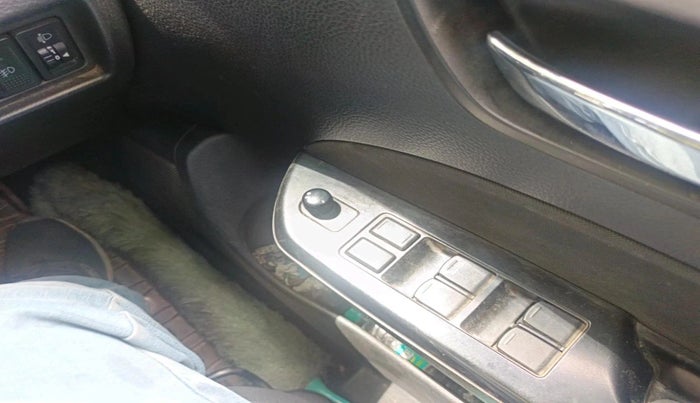 2013 Maruti Swift VXI, Petrol, Manual, 36,198 km, interior