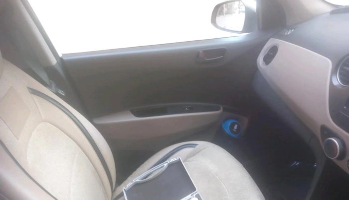 2013 Hyundai Grand i10 MAGNA 1.2 KAPPA VTVT, Petrol, Manual, 1,02,957 km, interior